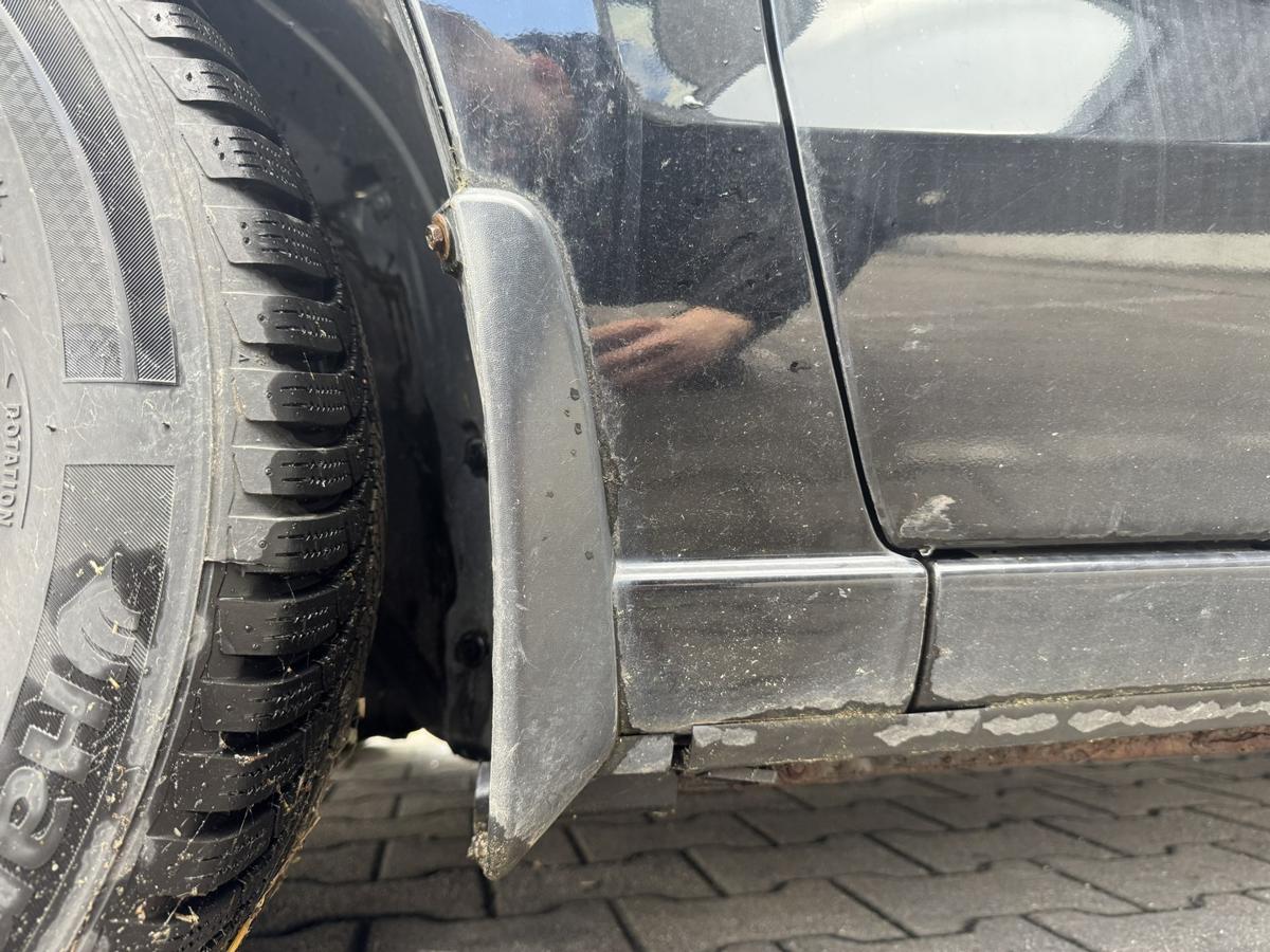 Mazda 5 CR original Kotfl&uuml;gel vorn links Schwarz Bj.2010